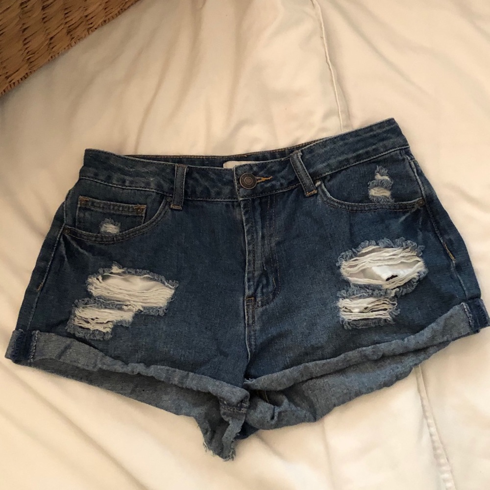 Light ripped Jean shorts